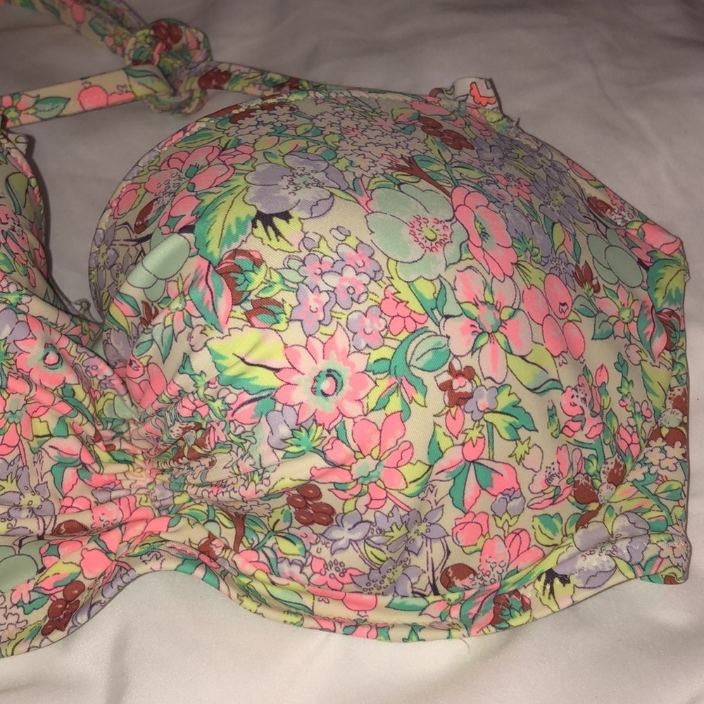 Victoria’s Secret floral bikini top size 34DD swim suit top bikini top V… - Picture 4 of 6